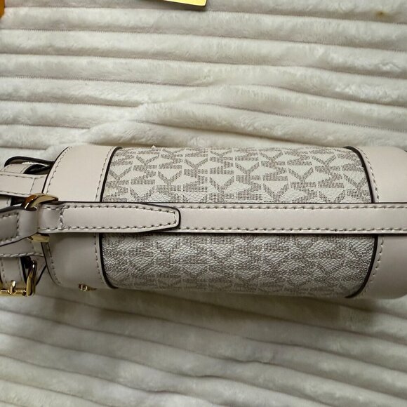 Michael Kors Water Bottle Holder - Picture 4 of 9